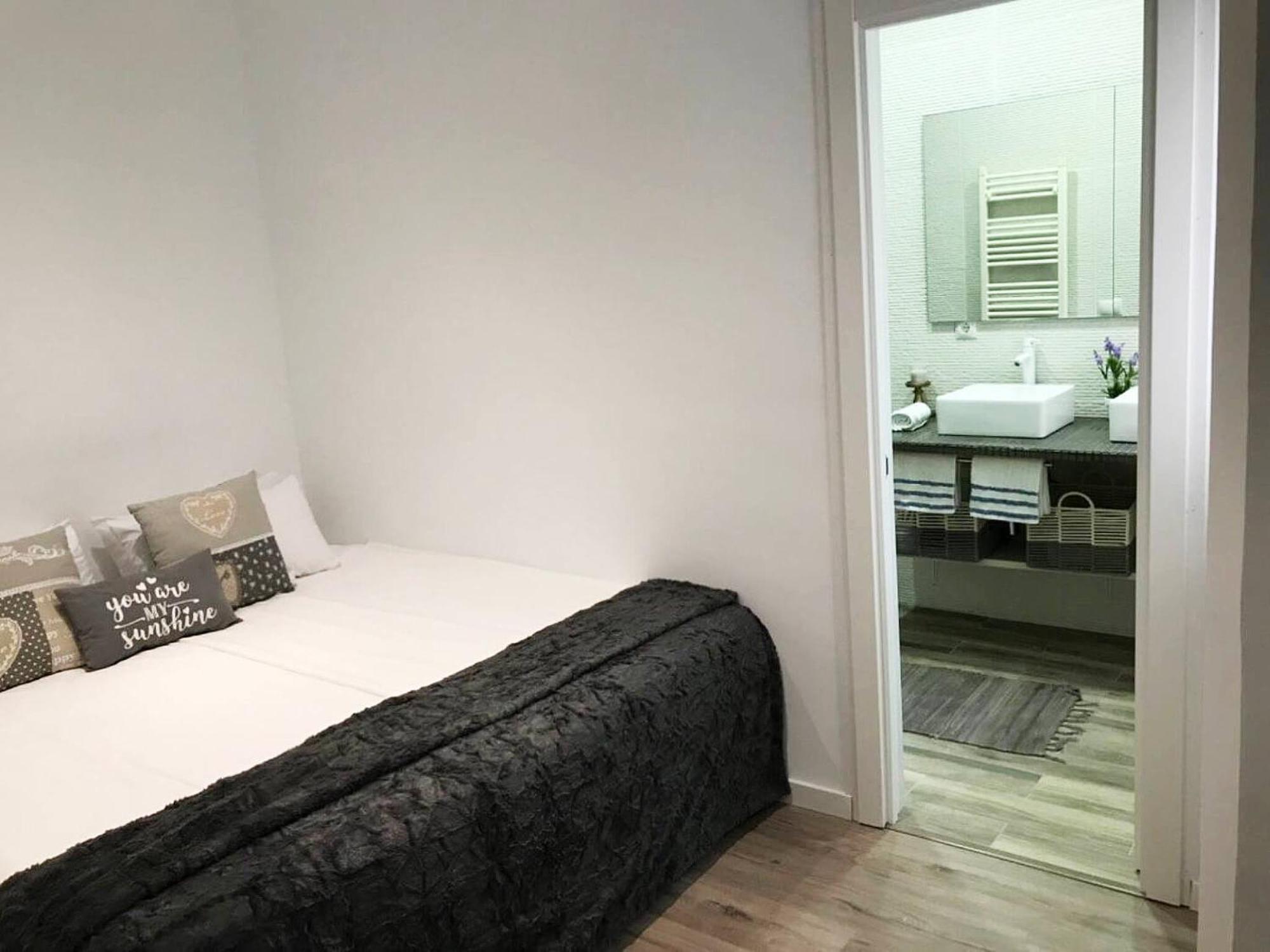 Adorable Urban Suites Las Palmas Room photo